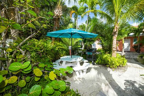 Key Lime Cabana: Pet Friendly Siesta Key FL 2 Bedroom Vacation Resort Rental (124738) - Find Rentals