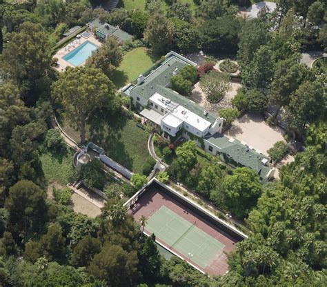 Taylor Swift Buys Iconic Beverly Hills Mansion For $25-Million (PHOTOS) - Pricey Pads