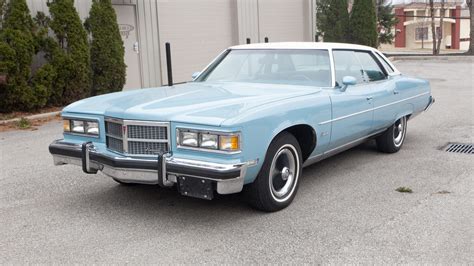 IMCDb.org: 1975 Pontiac Bonneville 4 door hardtop in "Eyewitness, 1981"