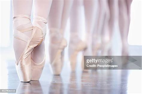 En Pointe Photos and Premium High Res Pictures - Getty Images