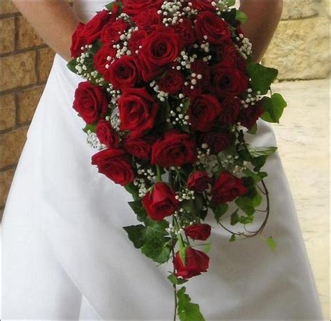 Red Rose Wedding Bouquets: 20 Ravishing Reds To Choose From