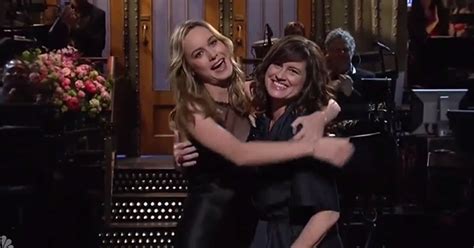 Brie Larson Brings Mom On Stage for ‘SNL’ Opening Monologue – Watch Now! | Brie Larson, Saturday ...