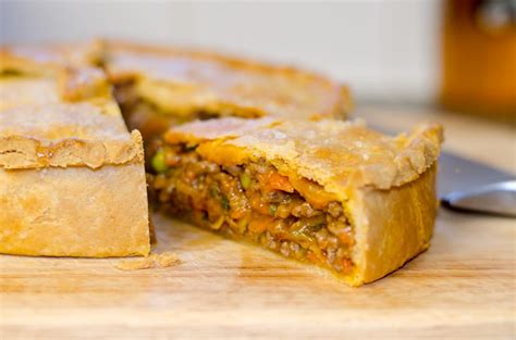 Minced Beef and Vegetable Pie - Looks Good Lets Eat