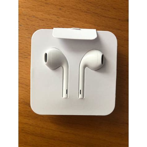 Apple wired earphones with lightning connector | in Willesborough, Kent | Gumtree