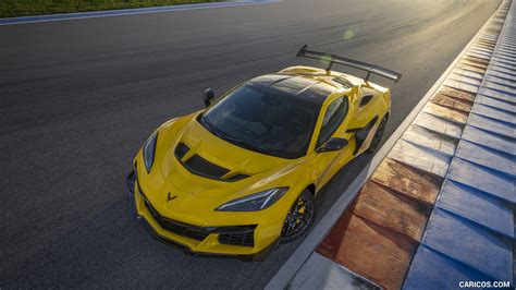 Chevrolet Corvette ZR1 | 2025MY Coupe with ZTK Performance Package (Color: Competition Yellow) | Top