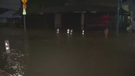 Water main break causes flooding on Los Angeles city streets