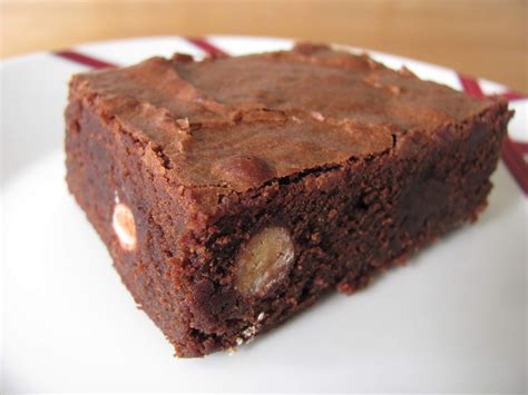 Mainly Baking: Brownies with Caramel Flavoured Biscuit 'Nibbles'