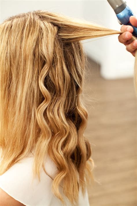 Beach Waves Hair Tutorial. - The Stripe