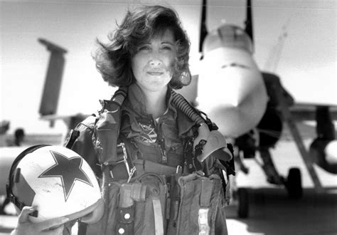 Southwest Pilot of Flight 1380 Is Navy Veteran Hailed for Her ‘Nerves of Steel’ - The New York Times