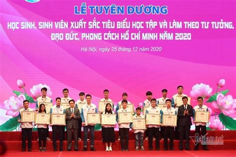 Sinh viên UFM được vinh danh tại Lễ tuyên dương HS, SV xuất sắc tiêu ...