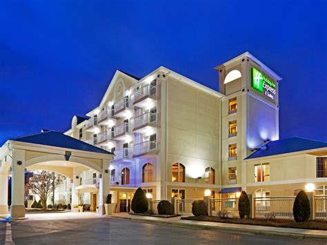 Asheville Hotel | Holiday Inn Express & Suites® Asheville SW – Outlet Ctr Area