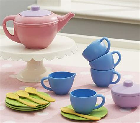 DesignApplause | Tea set. Green toys.