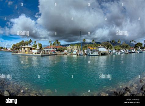 Lahaina Harbor and the Pioneer Inn, Maui, Hawaii Stock Photo - Alamy