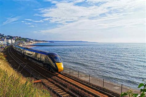 GWR-IET-dawlish-on-riviera-line-by-dawlish-beach-cams - Great Scenic Railways