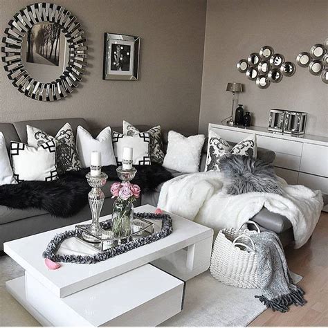 24 Lovely Black And Silver Home Decor