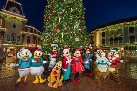 Everything to know about the holidays at Disneyland and Disney World