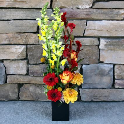 Vertical Line Design Flower Arrangement | Best Flower Site