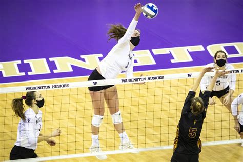 Versatile opposite hitter Samantha Drechsel leads UW volleyball into ...