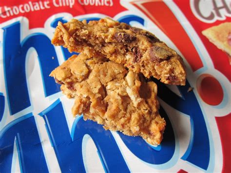 Review: Nabisco - Oatmeal Chewy Chips Ahoy Cookies | Brand Eating