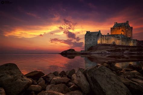 Eilean Donan Castle at night. Seascape Photography, Landscape Photography, Dream Environment ...