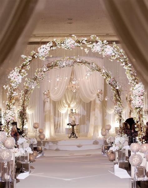 20 Awesome Indoor Wedding Ceremony Décoration Ideas ...