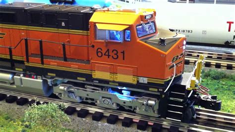 Lionel BNSF ES44AC Squealing Sound System - YouTube