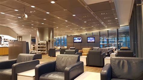 Lufthansa Business Class Lounge Frankfurt review - Passport & Palmtree