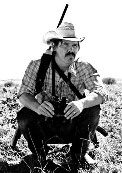 Josh Brolin as Llewelyn Moss in no country for old men | Alien girl, Josh brolin, Old men