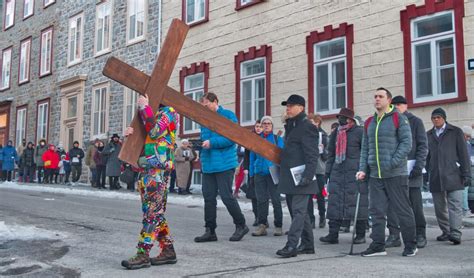 Hundreds participate in the Good Friday Procession of the Cross - The ...