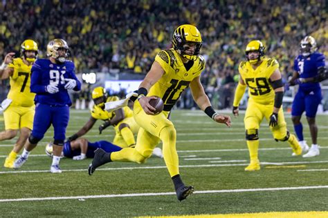 Bo Nix injury status: Oregon starting quarterback goes down in 4th ...