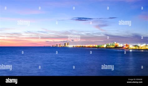 panama city skyline at sunset Stock Photo - Alamy