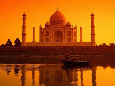 Beautiful Taj Mahal Wallpaper of Sunset view and Misty Whether and ...