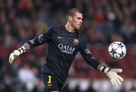 Manchester United target Victor Valdes rejects Catalonia call amid Old Trafford offer talk