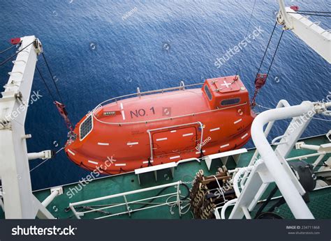 Lifeboat In Offshore, Rescue Boat Or Rescue Team In The Sea. Stock ...