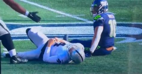 Derek Carr Got Destroyed By Seahawks Defender, Left In Excruciating Pain (VIDEO)