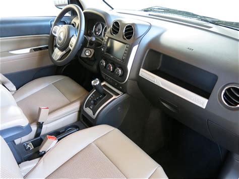 2015 Jeep Compass: 53 Interior Photos | U.S. News