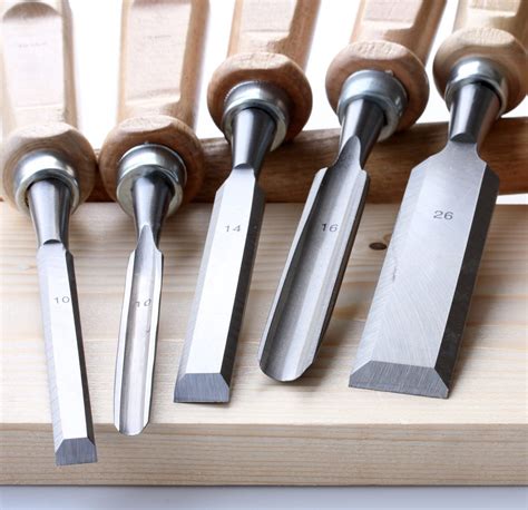 7 Basic Woodturning Tools To Start With