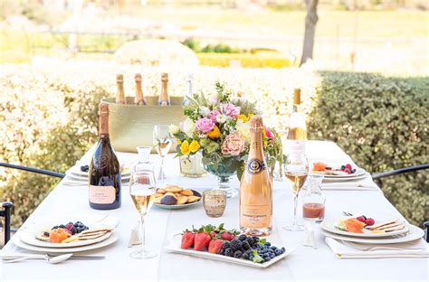 Rosé Brunch Ideas | Sparkling Cocktails, Pairings, & More