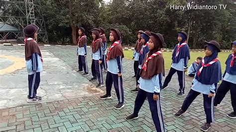 YELL YELL SCOUT THE GIRL STUDENTS - YouTube