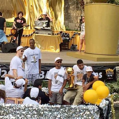 SPURS 2014 CHAMPIONSHIP PARADE | Parades, San antonio spurs, Spurs