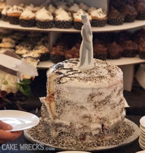 The 18 Worst Wedding Cake Fails Ever Made Are Straight Out From A Bride ...