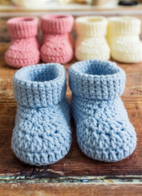 Fast Crochet Baby Booties (A Free and Easy Pattern) - Maisie and Ruth