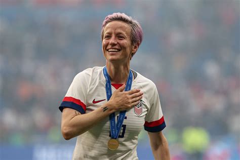 Megan Rapinoe Scores Again, but This Time It’s a Book Deal - The New York Times