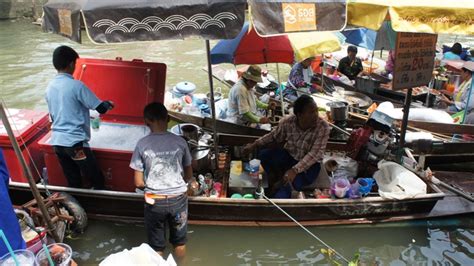 Amphawa Floating Market – SomethingJAM!