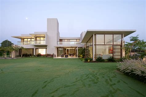 The Urbane House / Hiren Patel Architects | ArchDaily