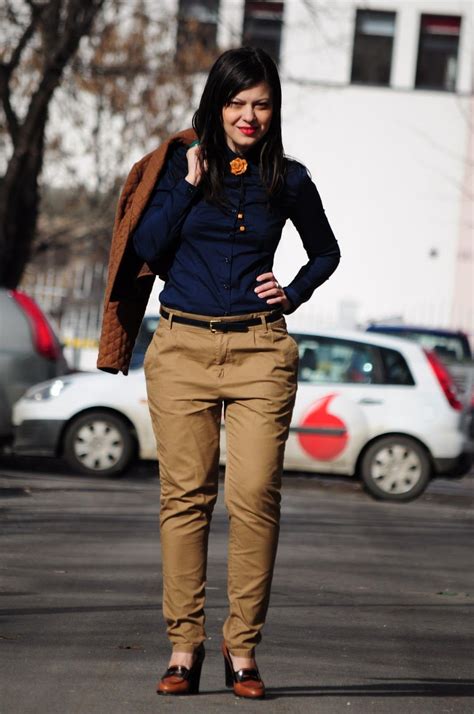 Miss Green: Chic navy-brown | Brown pants outfit, Colored pants outfits, Classic style outfits