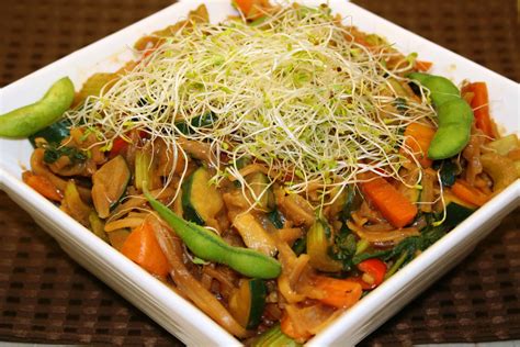 Veggie Stir Fry w/Peanut Sauce (Vegan, Oil-Free, GF) - Plantivores