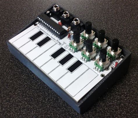 Arduino synthesizer with a 1-octave capacitive touch keyboard | Embedded Lab