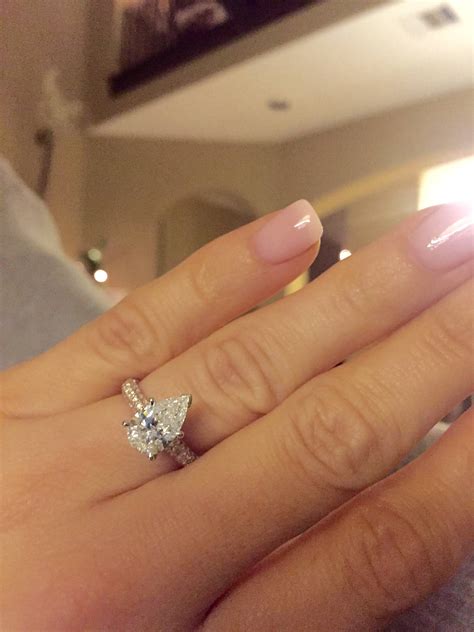 The Best Pear Shaped 2 Carat Engagement Rings