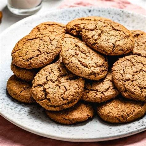 Soft & Chewy Paleo Gingerbread Cookies with Almond Flour (VIDEO!)